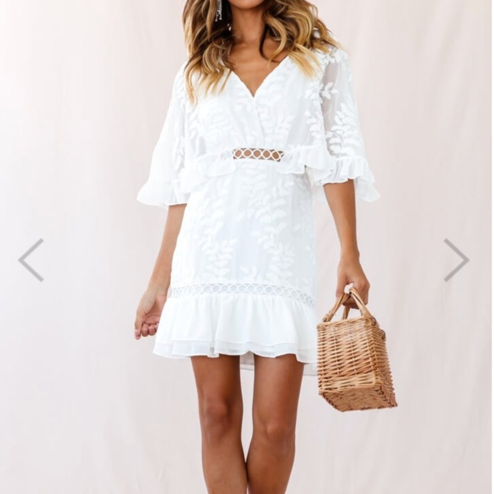 Caspar Leafy Embroidered Dress White Tall